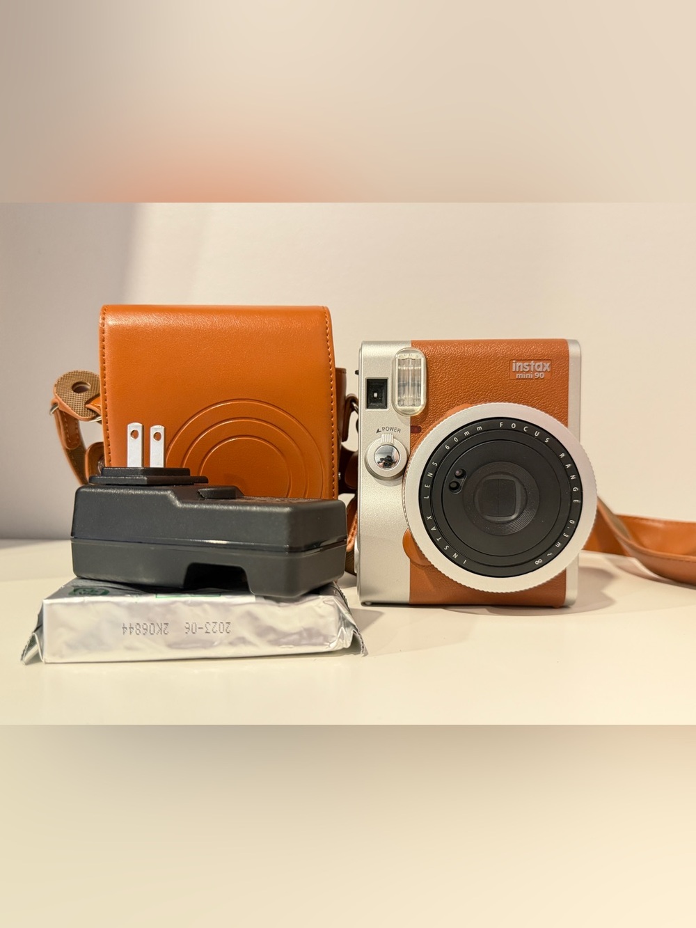 Fujifilm Instax Mini 90 neo classic | with crossbody case bag
